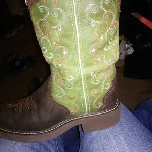 Justin 7 1/2 square toe Boots